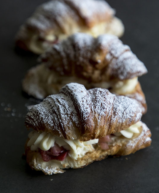 La Panaderia Almond Croissant 200131_7363